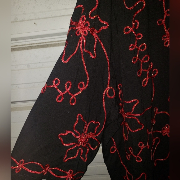 Plus Size 4X Catherines Red Embroidered Knit black top shirt women's - Picture 4 of 5
